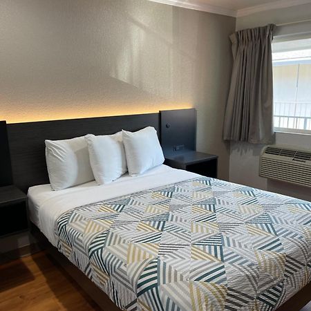 Motel 6 Sacramento, Ca - Downtown Екстер'єр фото
