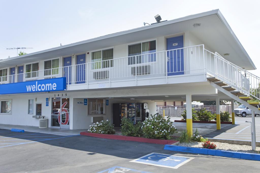 Motel 6 Sacramento, Ca - Downtown Екстер'єр фото