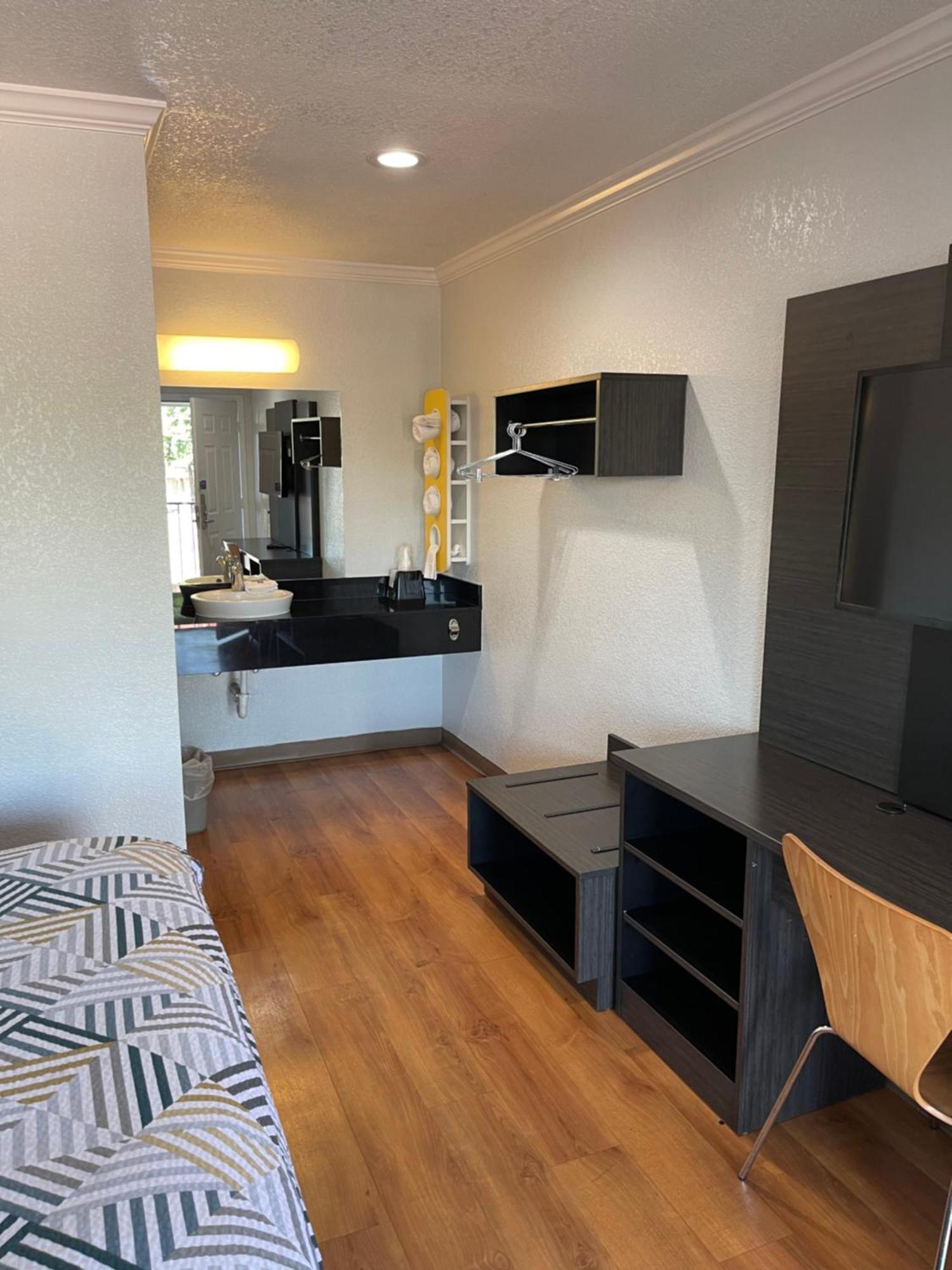 Motel 6 Sacramento, Ca - Downtown Екстер'єр фото