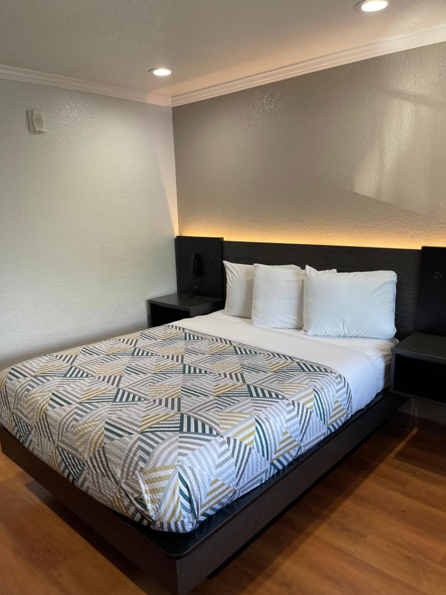 Motel 6 Sacramento, Ca - Downtown Екстер'єр фото