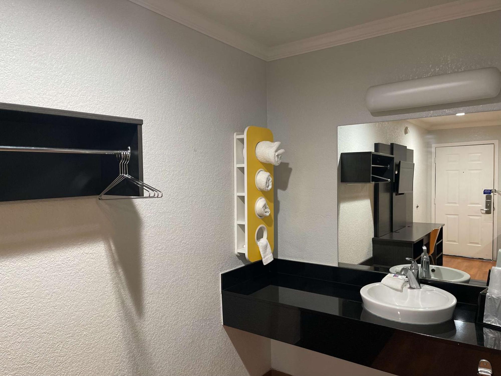 Motel 6 Sacramento, Ca - Downtown Екстер'єр фото