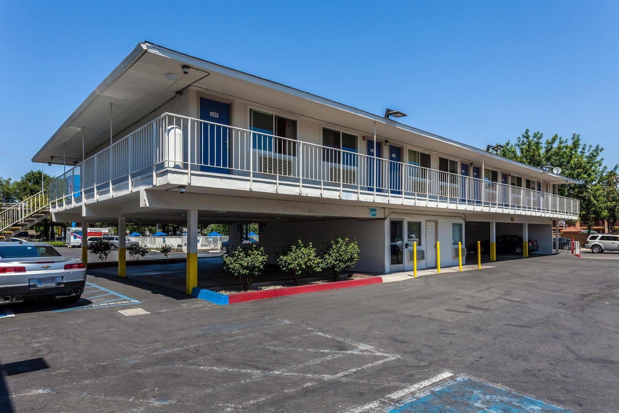 Motel 6 Sacramento, Ca - Downtown Екстер'єр фото