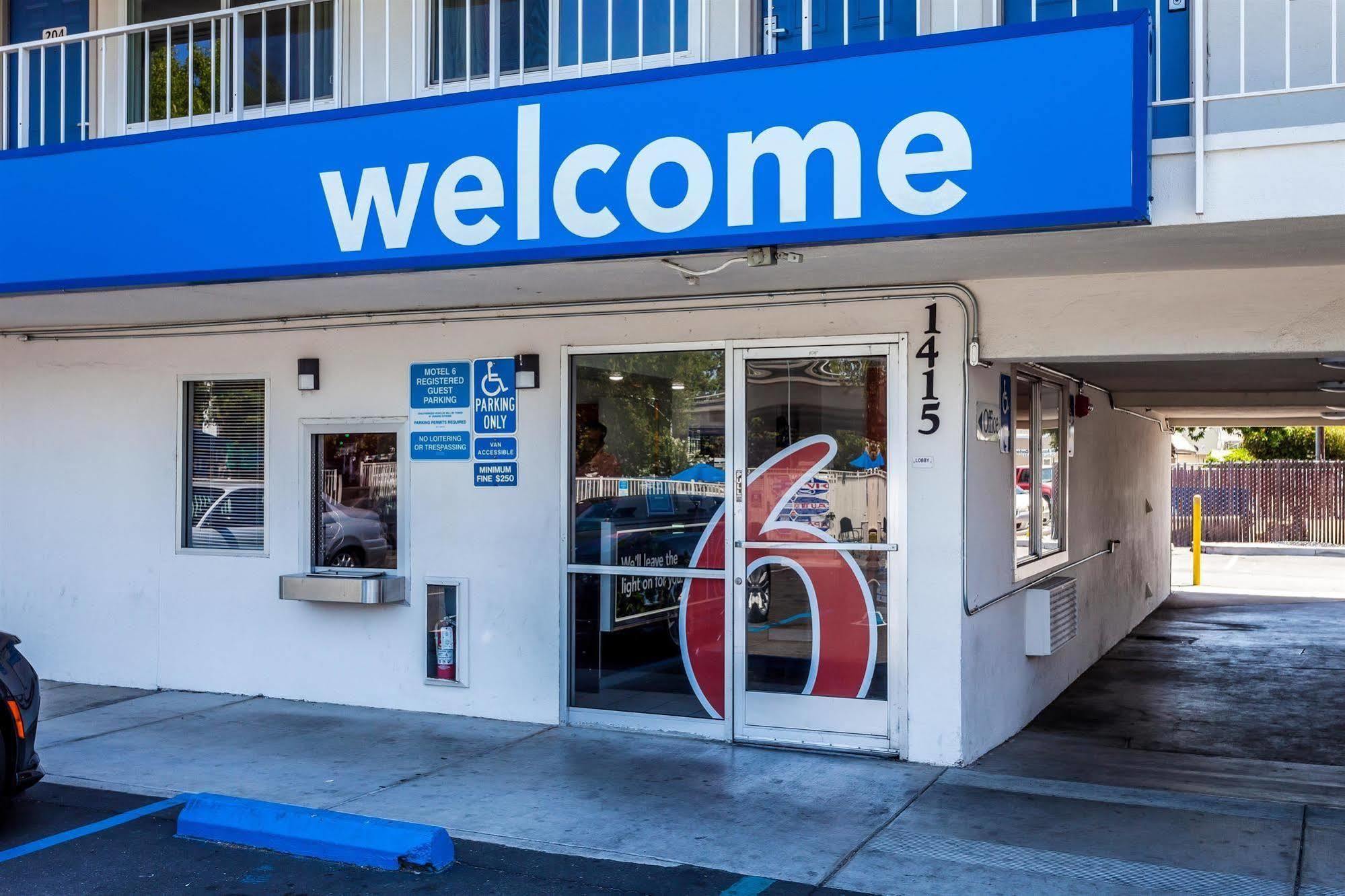 Motel 6 Sacramento, Ca - Downtown Екстер'єр фото