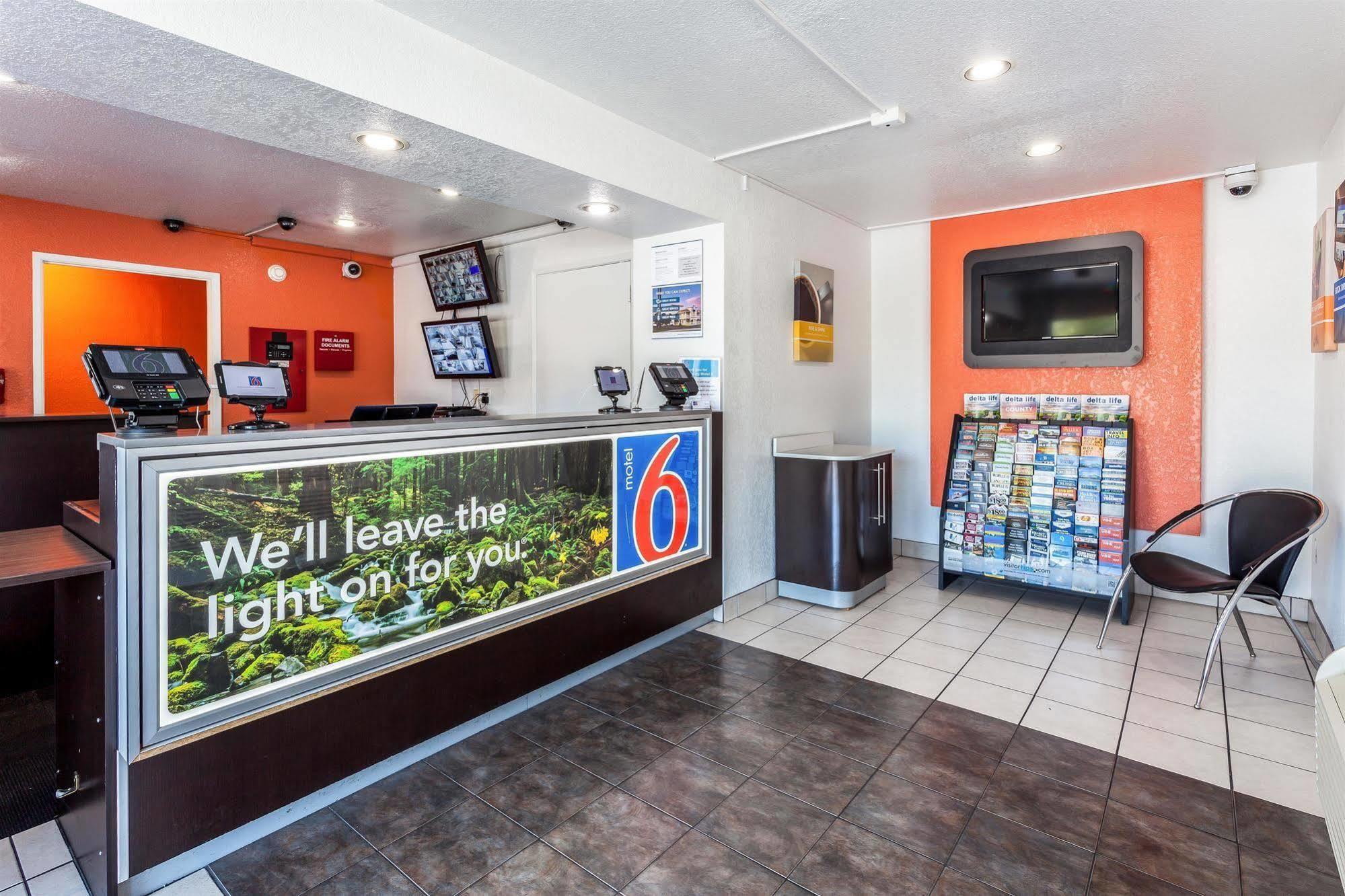 Motel 6 Sacramento, Ca - Downtown Екстер'єр фото