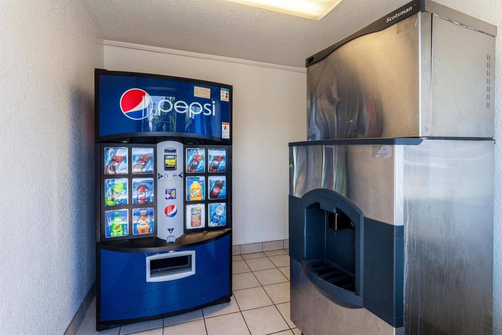 Motel 6 Sacramento, Ca - Downtown Екстер'єр фото