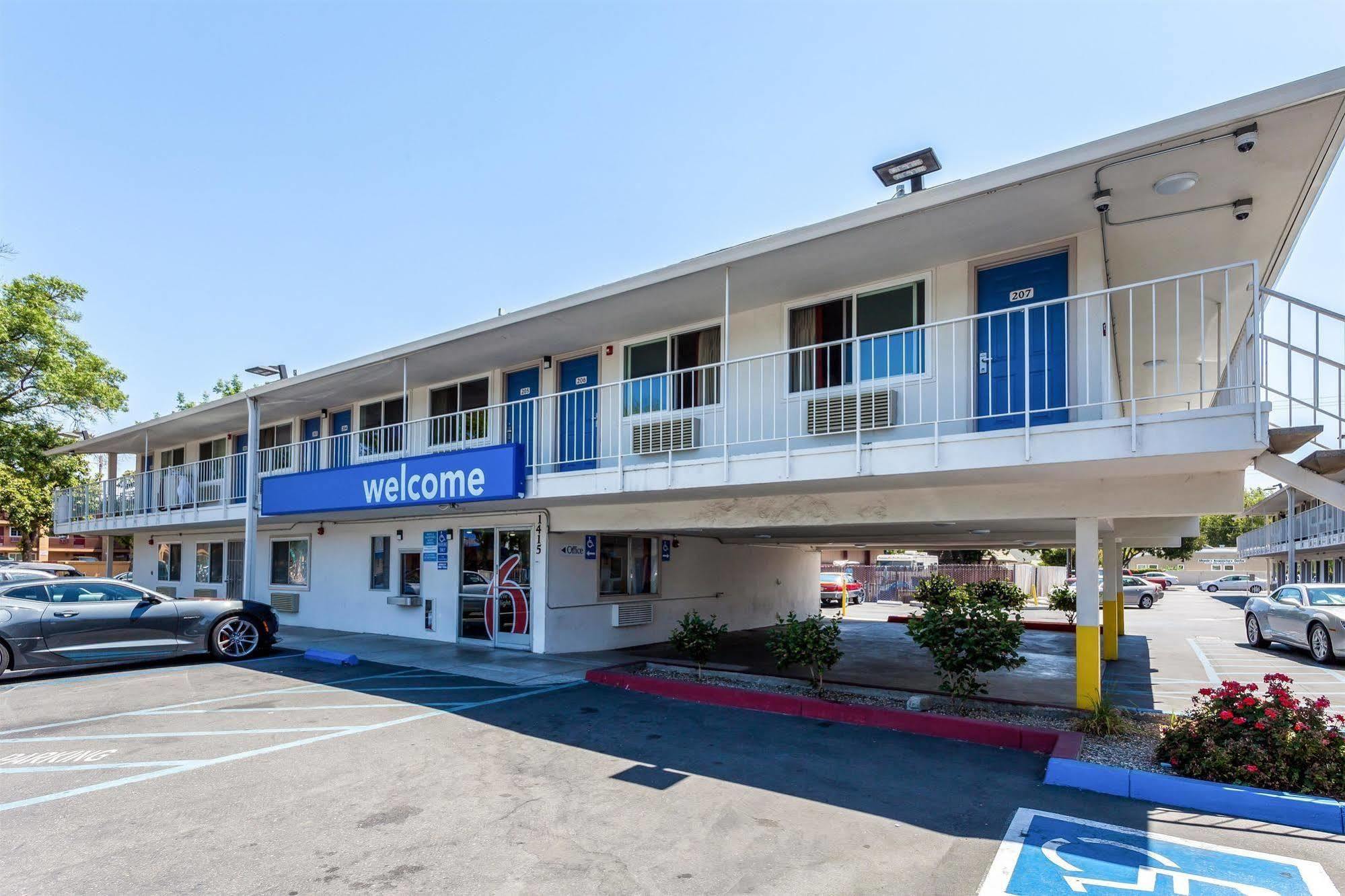 Motel 6 Sacramento, Ca - Downtown Екстер'єр фото